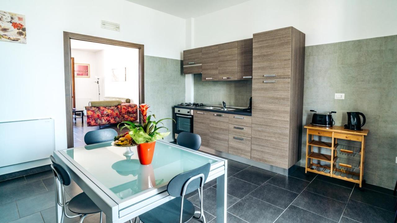 Welcomely - Senyera Apartment